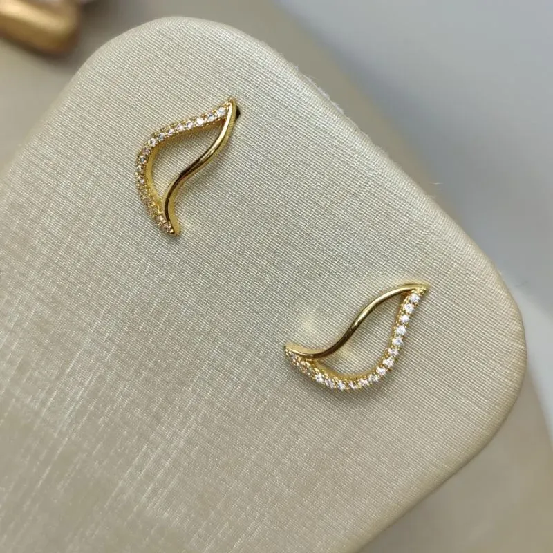 Brinco hosana Cravejado Banhado a Ouro