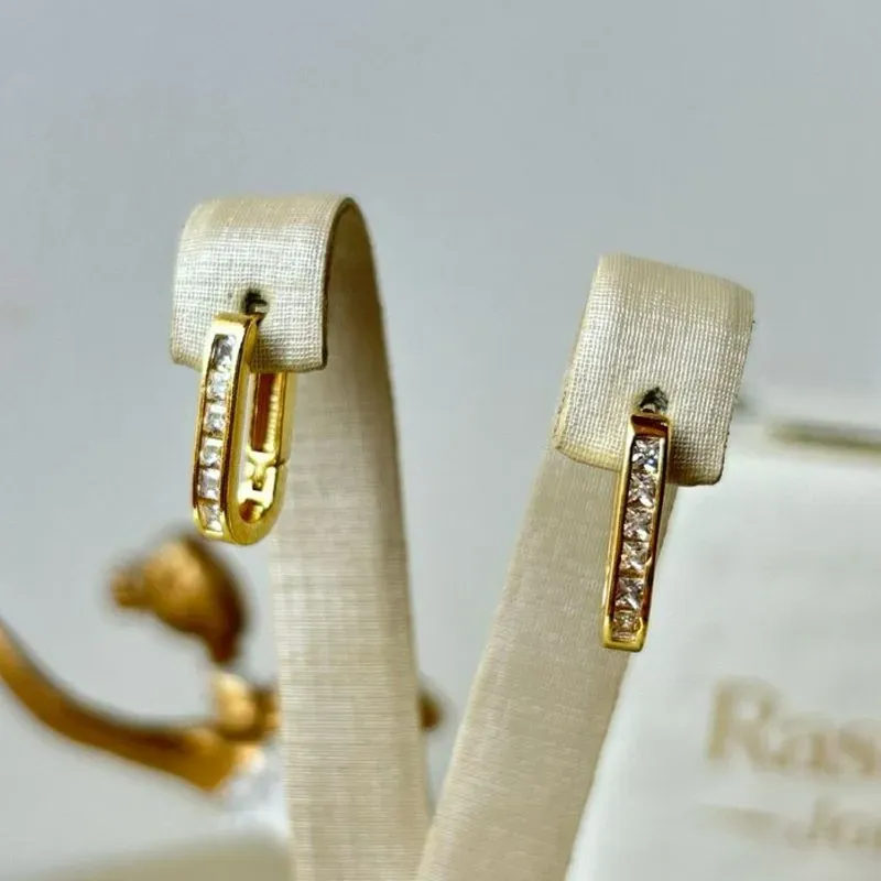 Argola Oval Cravejada M Banhada a Ouro