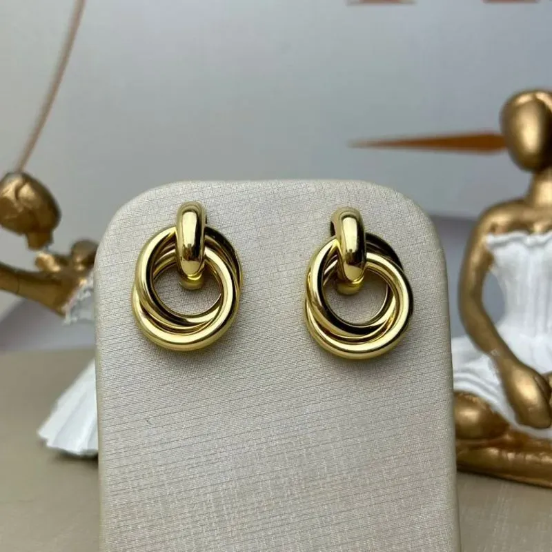 Brinco Com Elos Trançados Banhado a Ouro