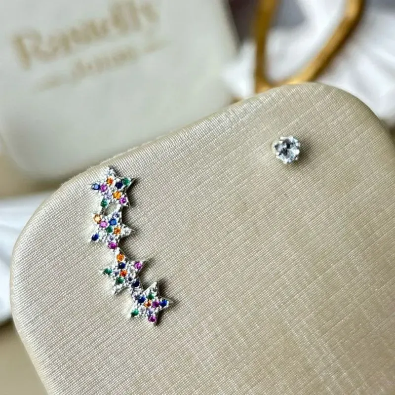 Brinco Ear Cuff Unico Estrelas com Solitario Banhado a Prata