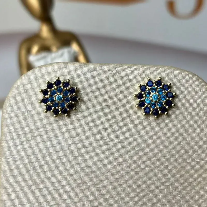 Brinco Flor Em Folha Azul