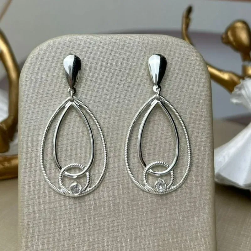 Brinco Gota Dupla com Elos e  Zirconia Banhado a Prata