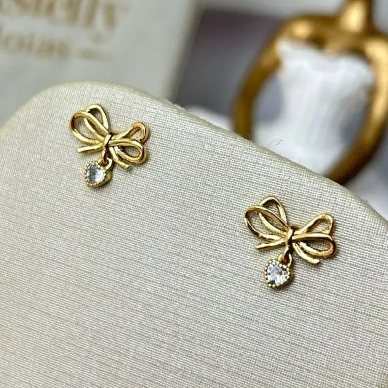 Brinco Laço Com Zirconia Banhado a Ouro