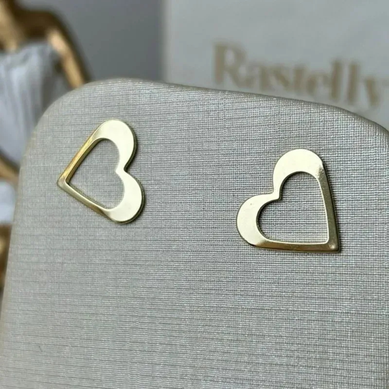 Brinco Coração Vazado  Banhado a Ouro