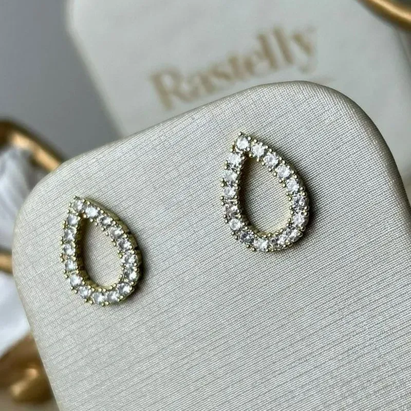 Brinco Gota Cravejado Vazado