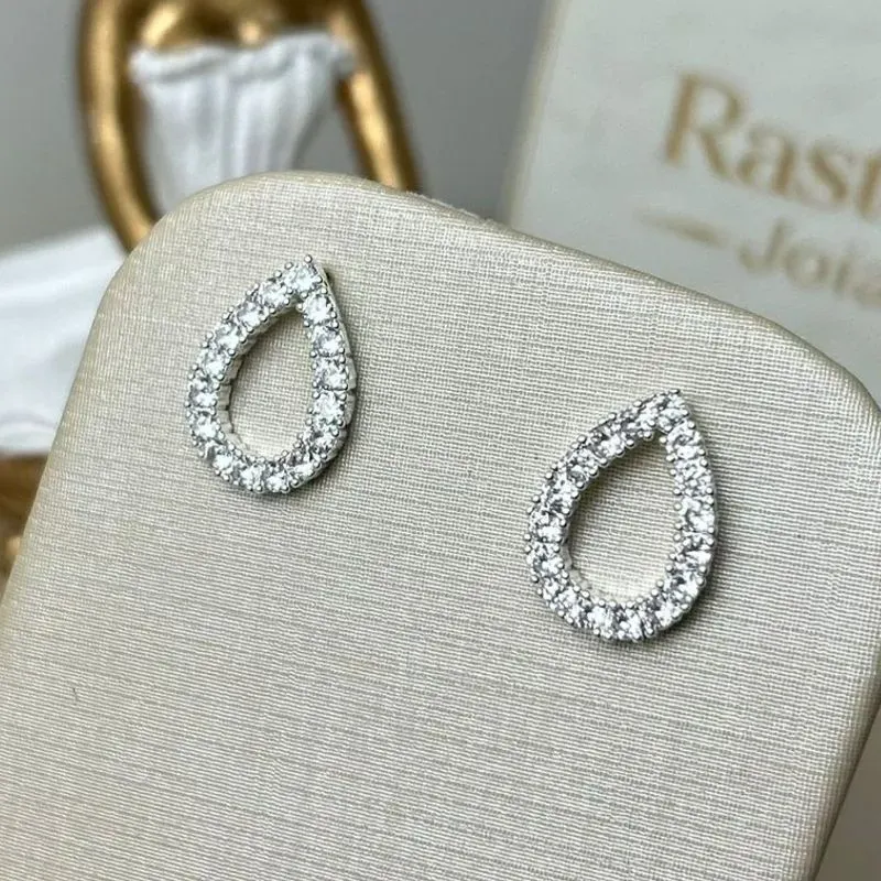 Brinco Gota Cravejado Vazado