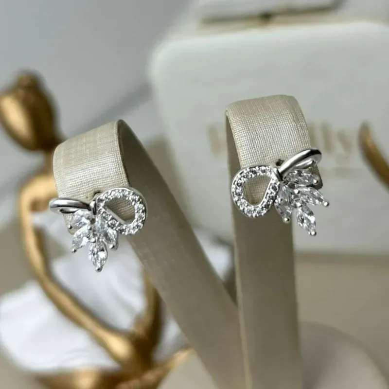 Brinco Laço Cravejado