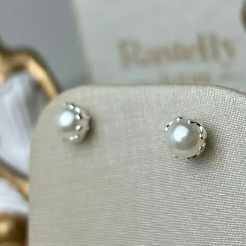 Brinco Pérola com Coração ao Redor