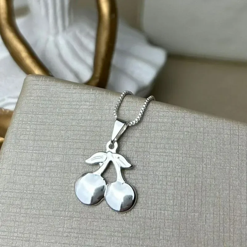 Pingente Cereja Banhado a Prata