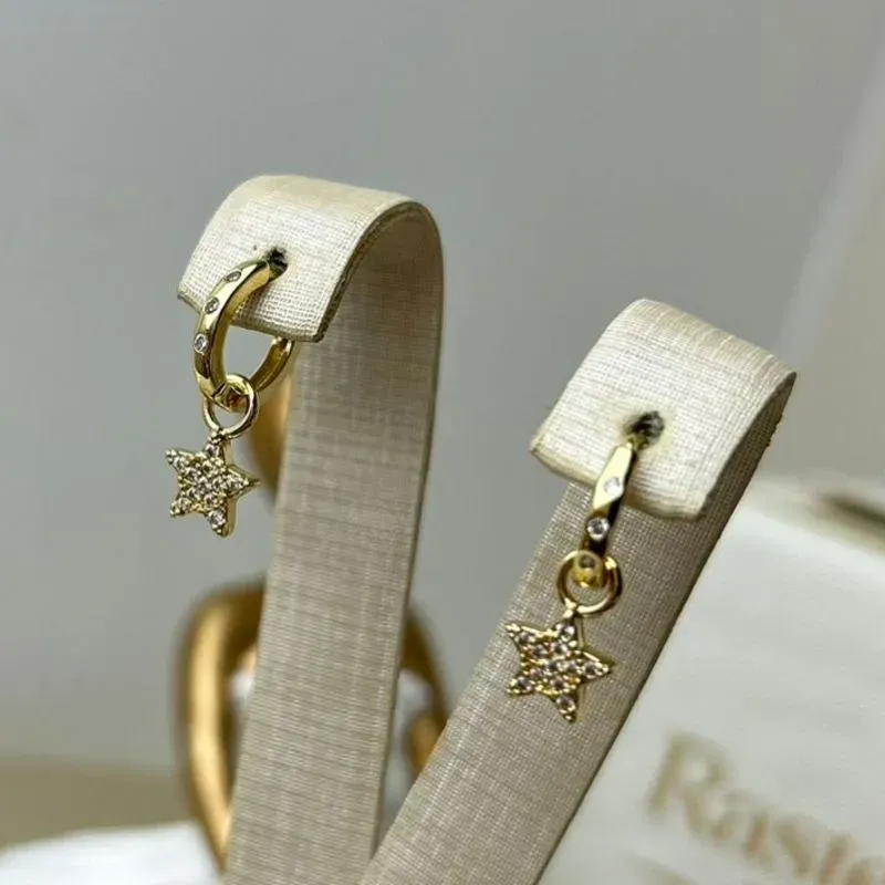 Argola Estrelinha Cravejada Banhada a Ouro