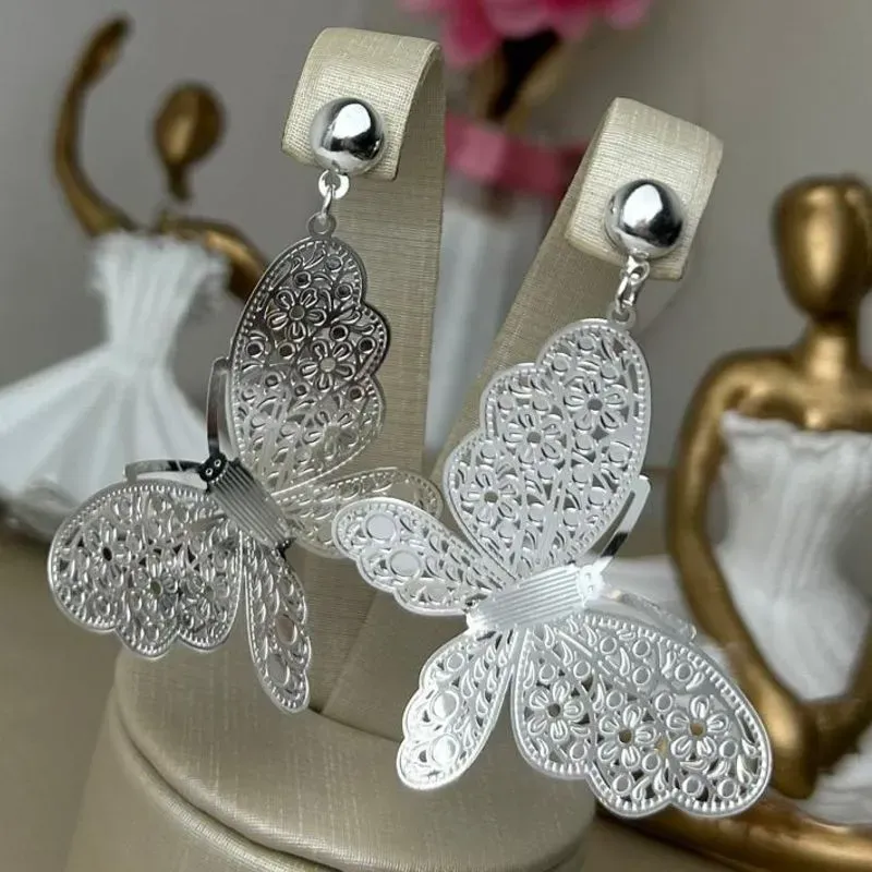 Brinco Borboleta com Flor Banhada a Prata