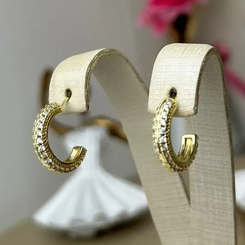 Brinco Cravejado em Zirconia Banhado a Ouro