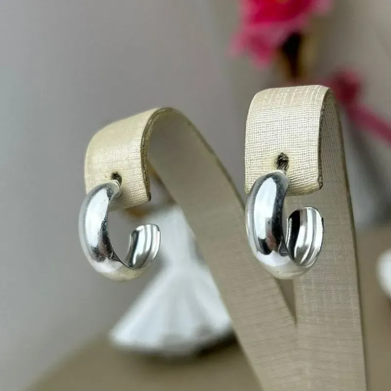 Brinco Meia Argola Lisa Banhado a Prata