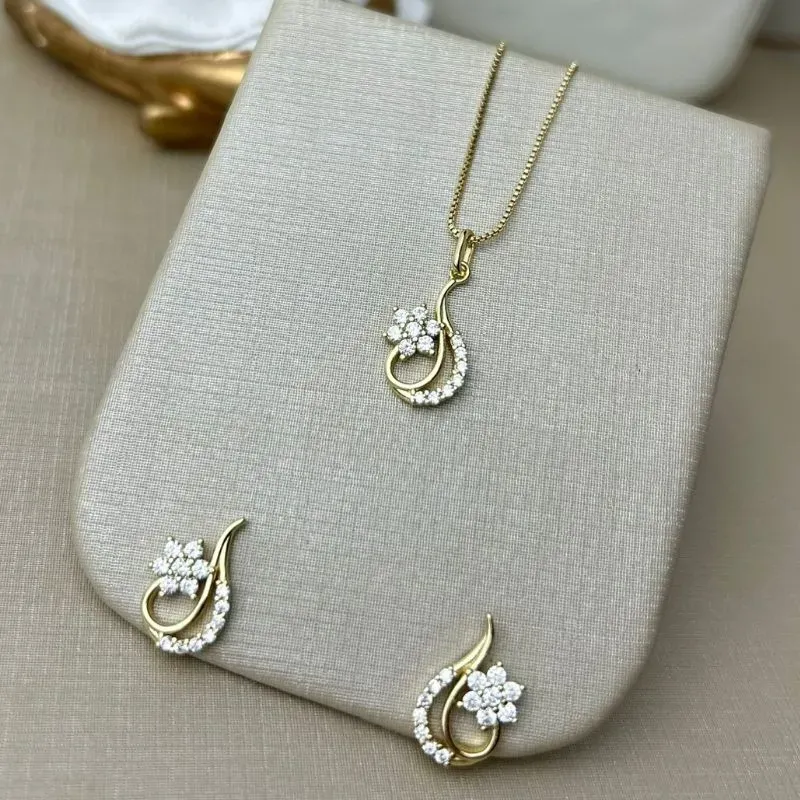 Conjunto Flor em Zircônia Banhado a Ouro