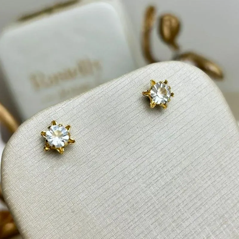 Brinco de Flor  com Zircônia