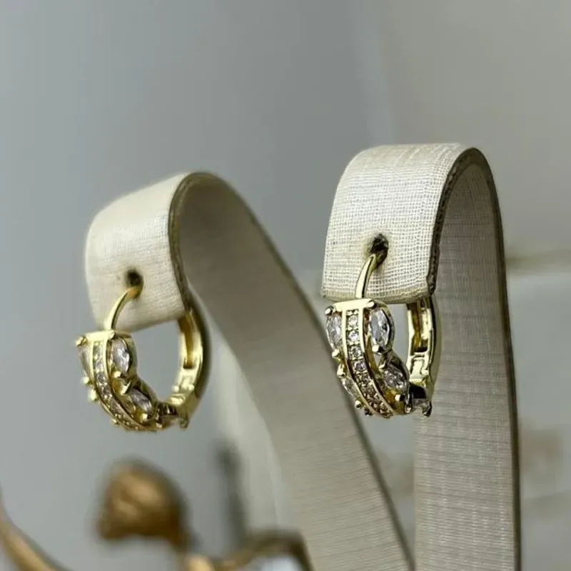 Argola Cravejada com Zircônia Navete