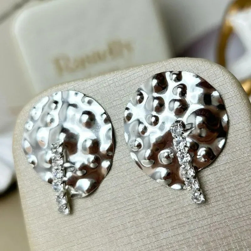 Brinco Chão Lunar Com Zircónio Banhado a Prata