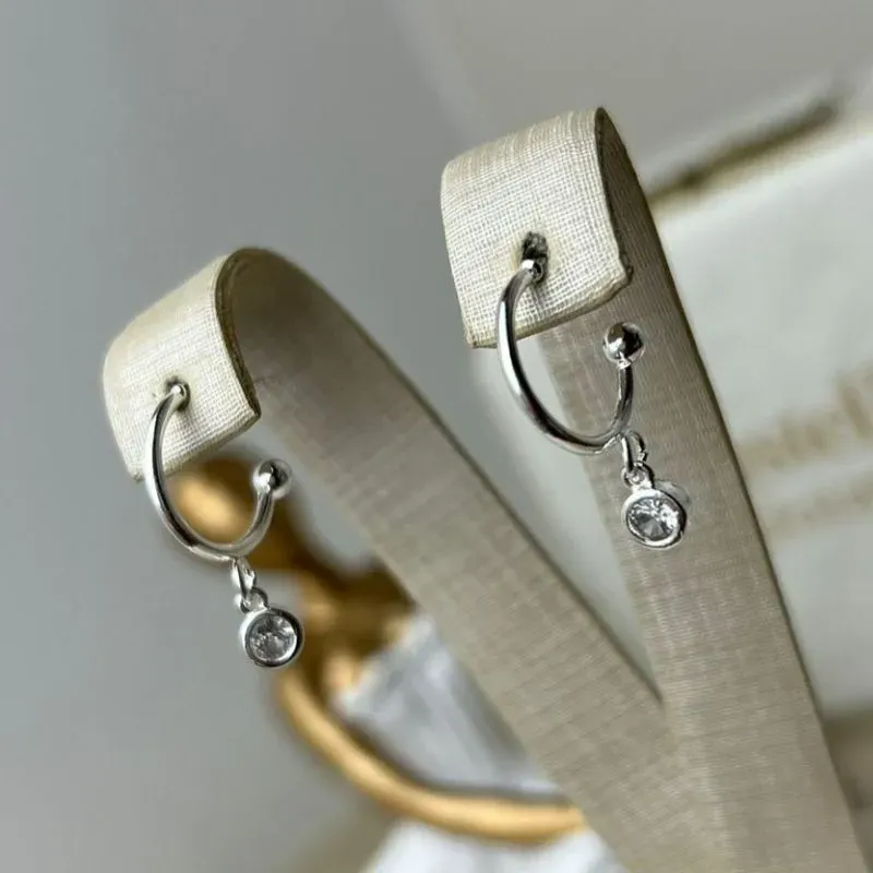 Brinco Circular Com Pedra De  Zircônia