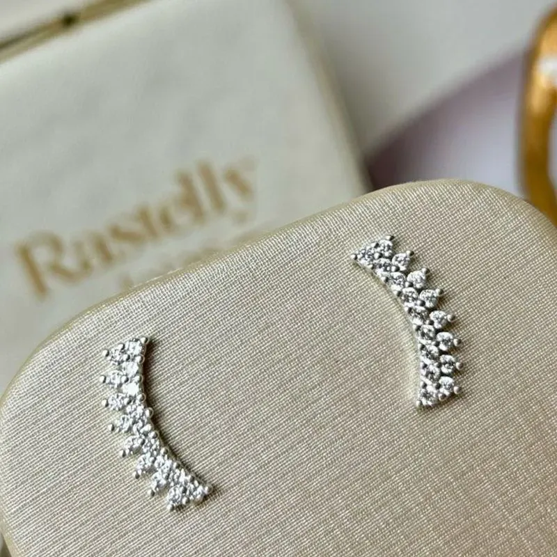 Brinco Ear Cuff Cravejado Banhado a Prata