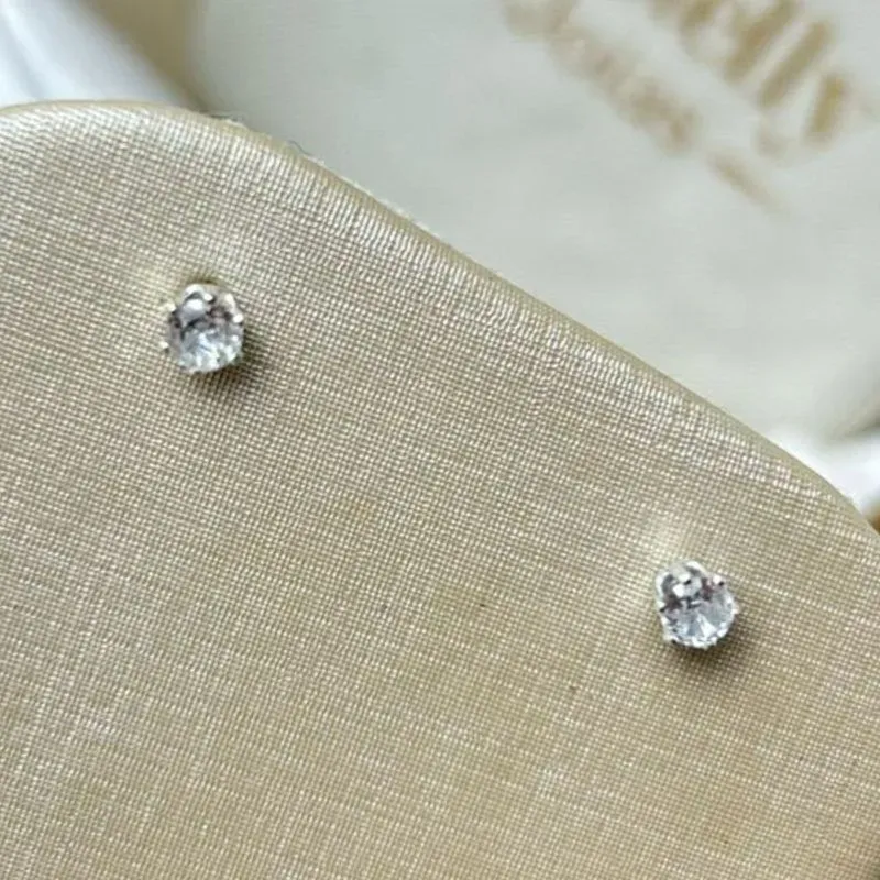 Brinco Ponto DE Luz Banhado a Prata