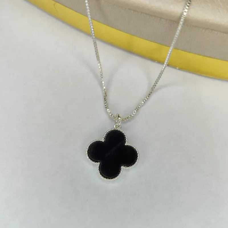 Colar Trevo Preto Banhado a Prata