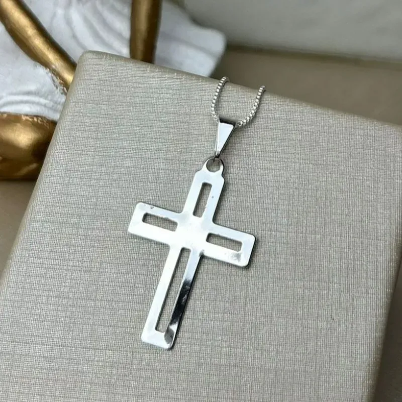 Pingente Cruz  Vazado Banhado a Prata