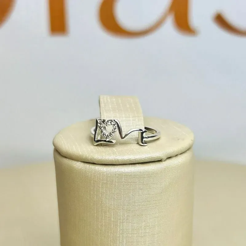 Anel Love com Coração Banhado a Prata