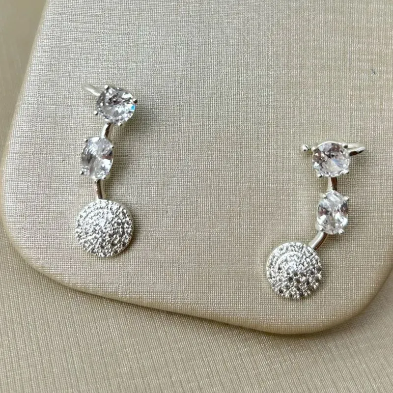 Brinco Ear Cuff Com Pedras Cravejadas