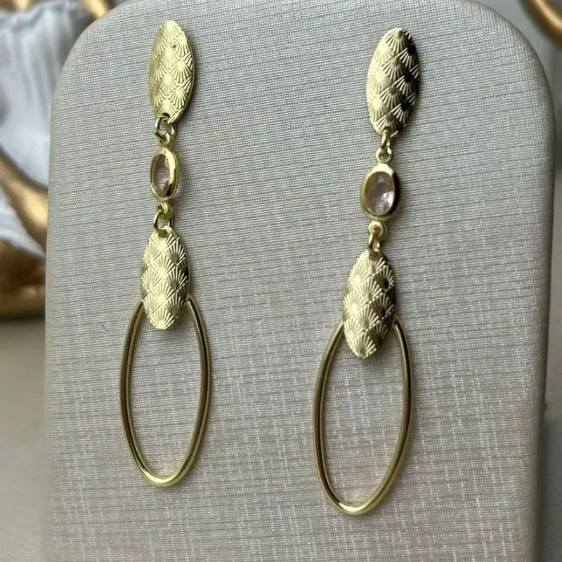 Brinco Oval de Chapinha Zirconia Rosa Banhada a Ouro