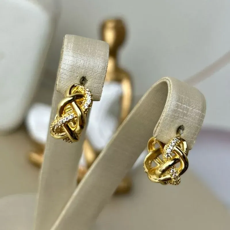 Brinco Trançado Cravejado Banhado a Ouro