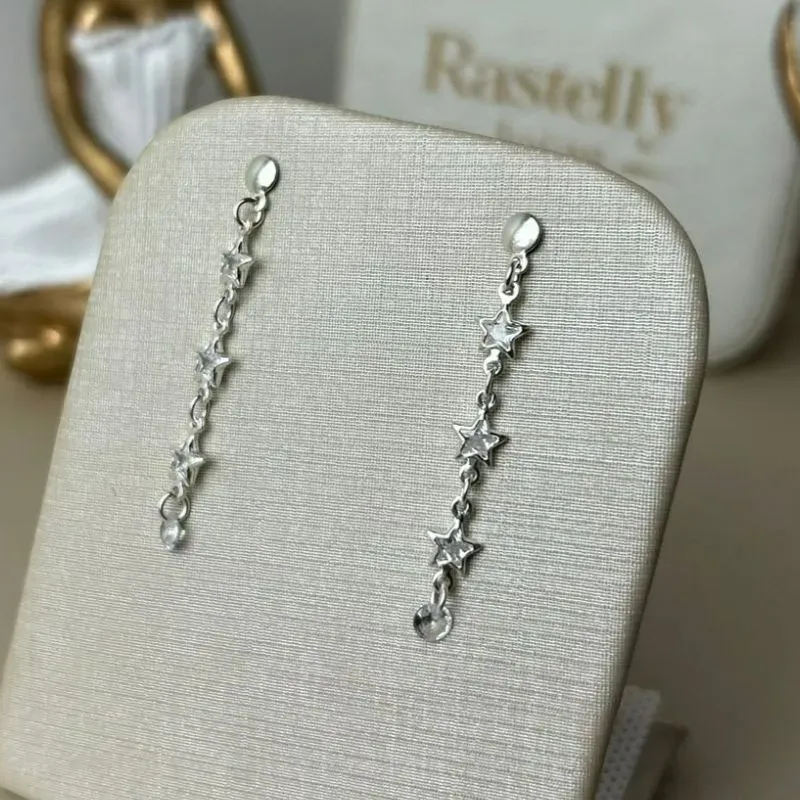 Brinco Três Estrelas Zirconia Banhado a Prata