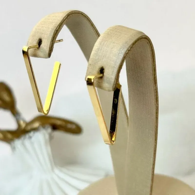 Brinco Triangular Banhado a Ouro M