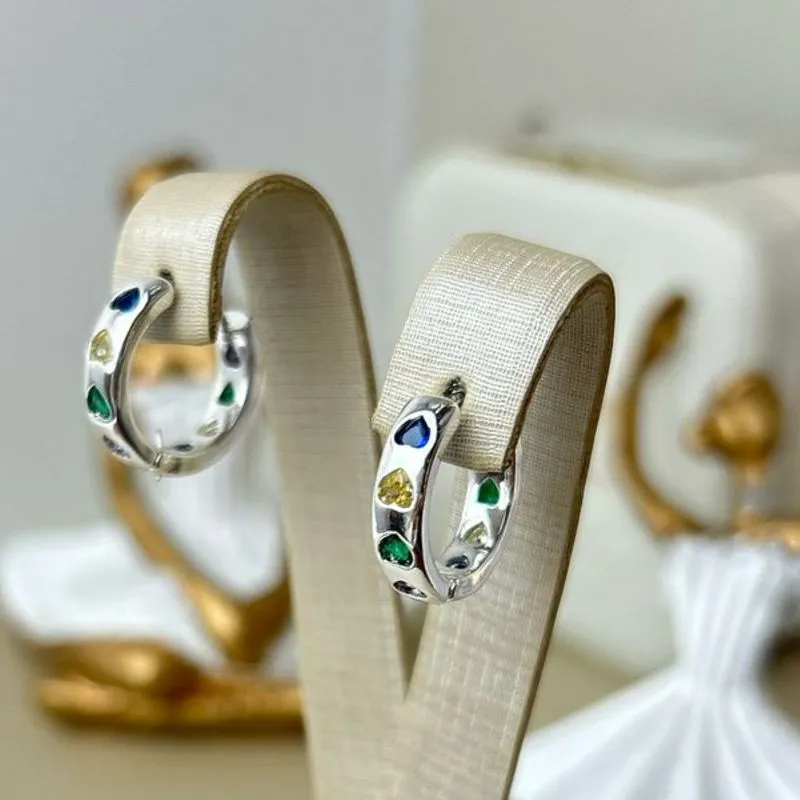 Argola Com Pedras  De Coração Zircônia Color M