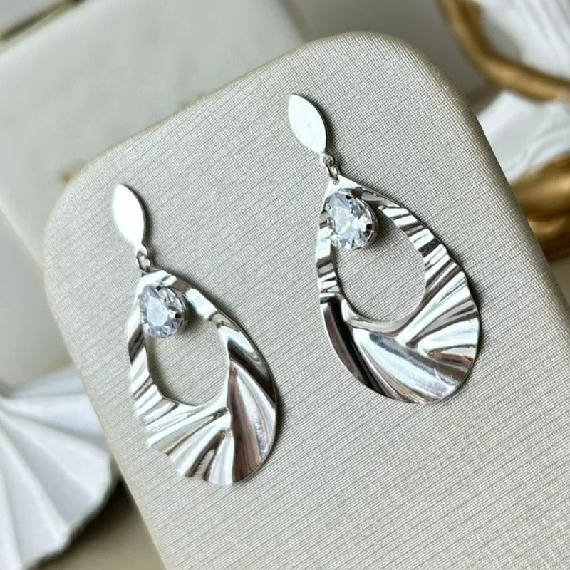 Brinco Gota Chapada Com Pedra de Zirconia Cristal Banhada a Prata