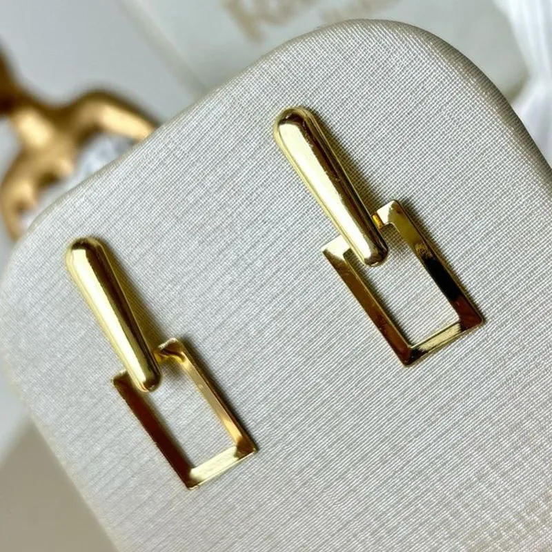 Brinco  Médio Com Zirconia Banhado a Ouro