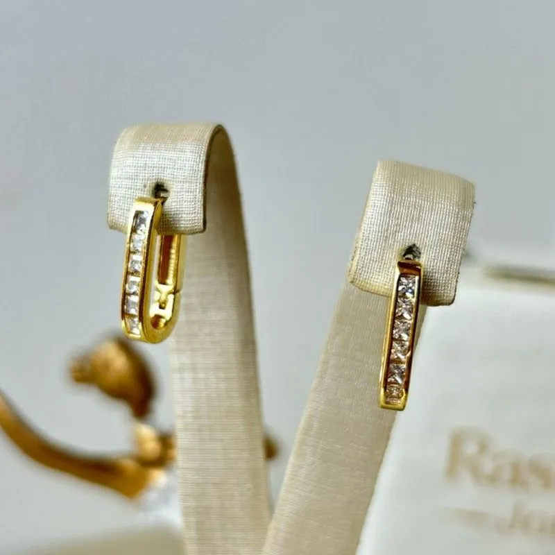 Argola Oval Cravejada M Banhada a Ouro