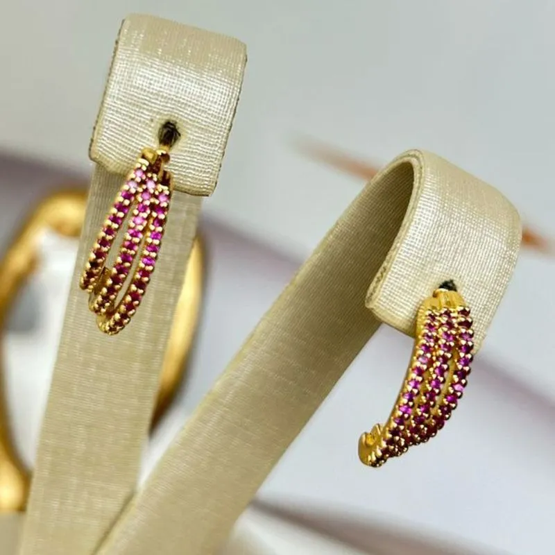 Brinco Cravejadas Rosa Banhado a Ouro