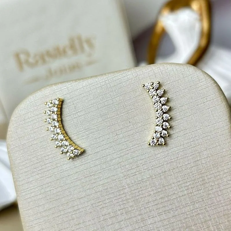 Brinco Ear Cuff Cravejado Banhado a Ouro