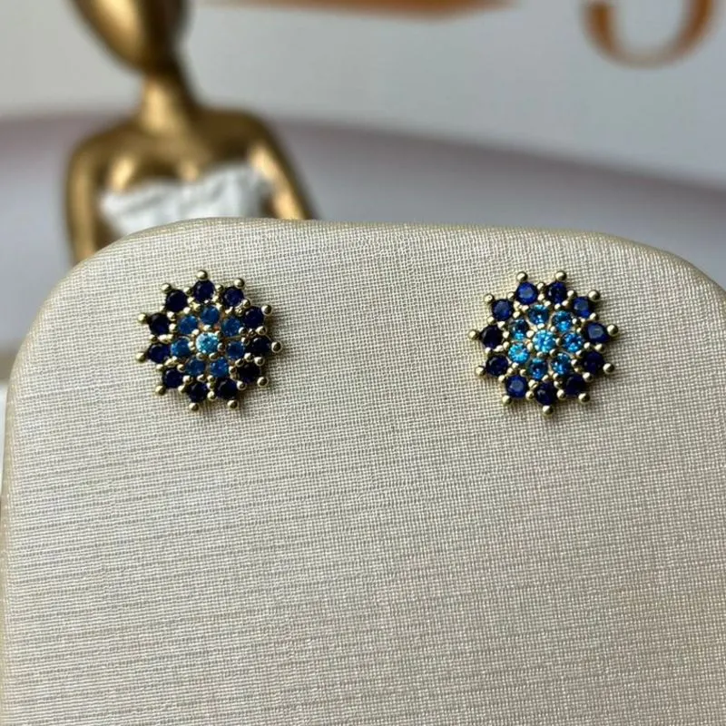 Brinco Flor Em Folha Azul