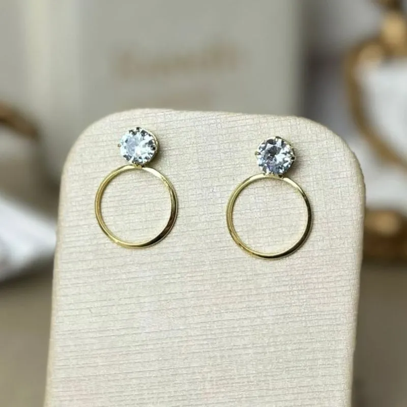 Brinco Redondo Vazado Com Zirconia Banhado a Ouro