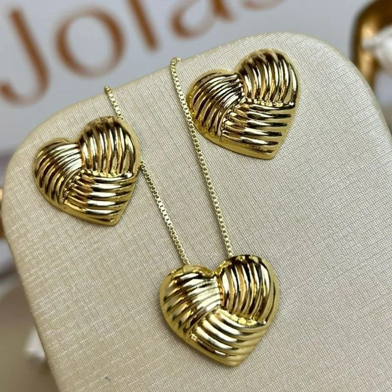 Conjunto Coração Ondulado Banhado a Ouro