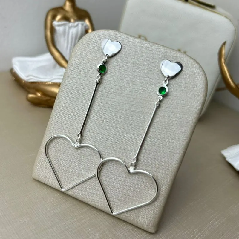 Brinco Coração Com Pedra Zirconia Banhado a Prata