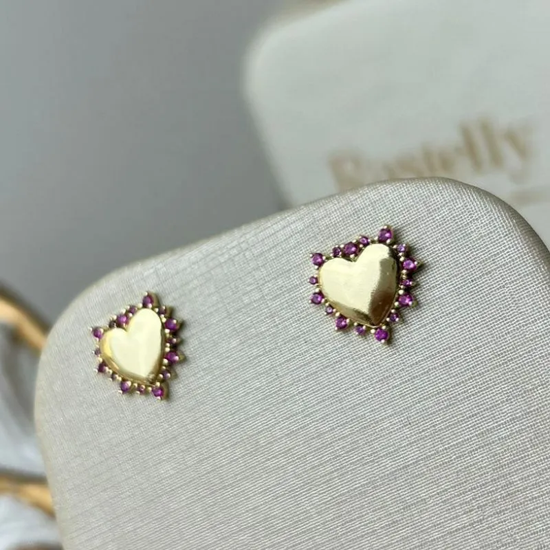 Brinco De Coração Com Pedras Rosas