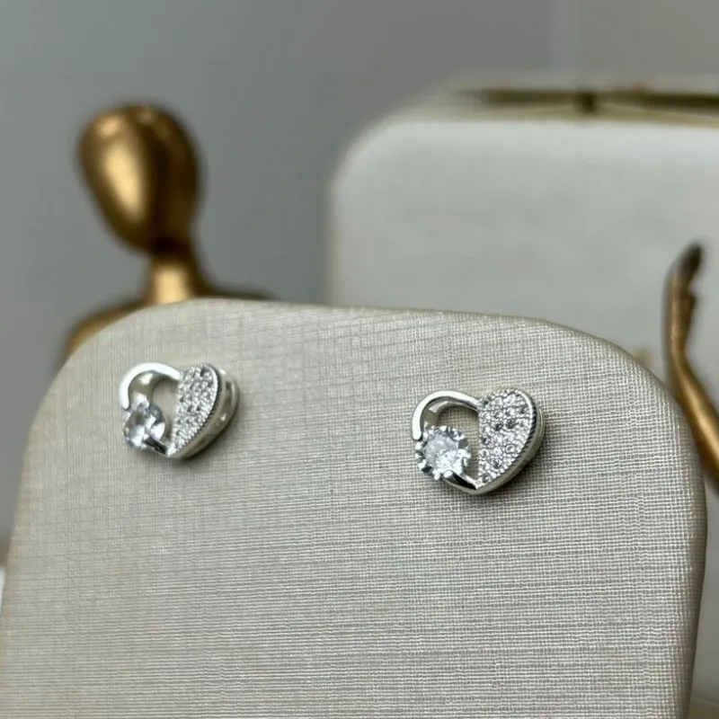 Brinco De Coração Vazado Com Zirconia