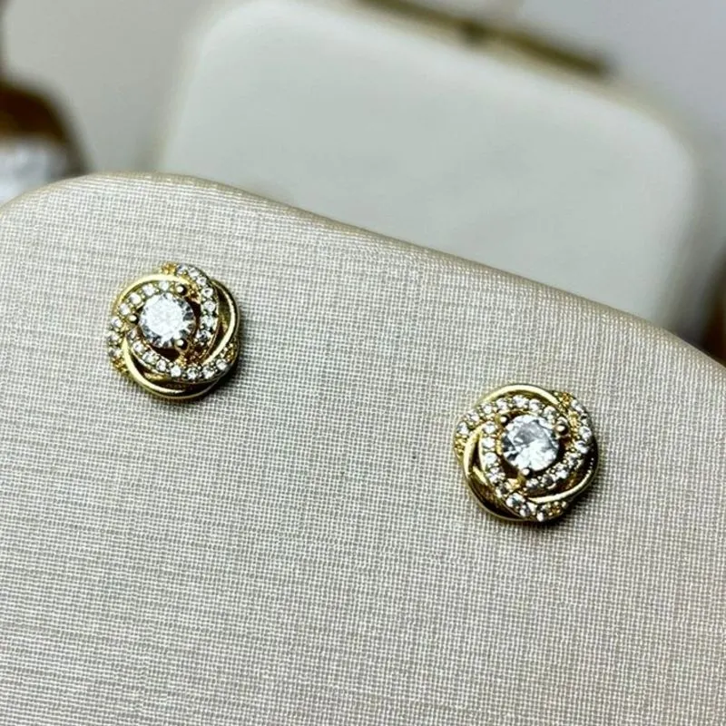 Brinco De Rosa Em Zircônia Banhado a Ouro