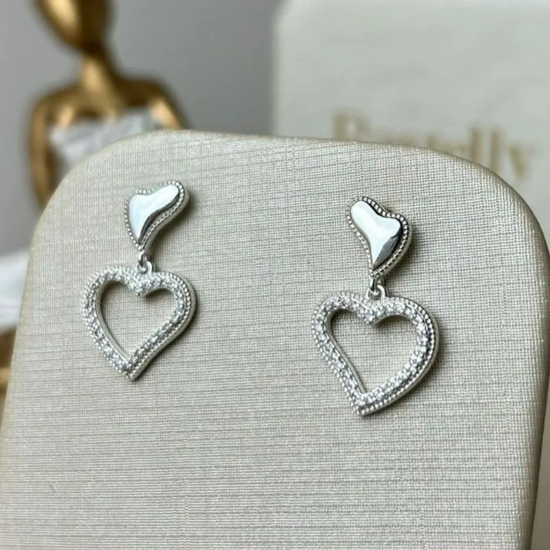 Brinco Duplo Coração Banhado a Prata