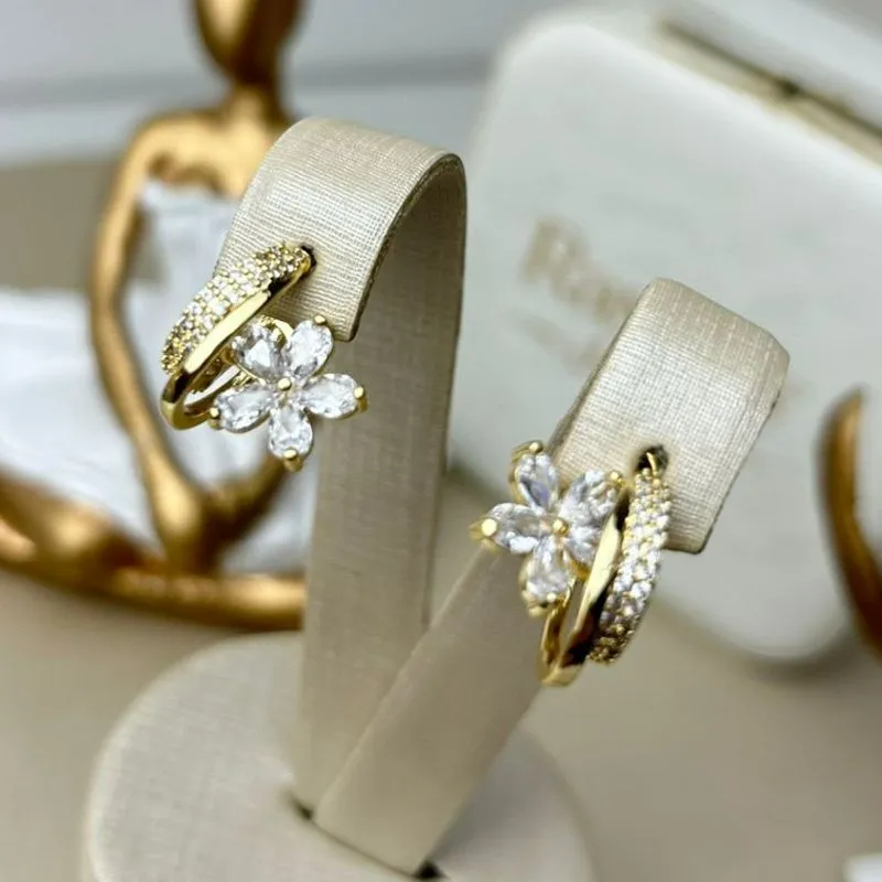 Brinco flor com Aro Duplo Com Zircõnia