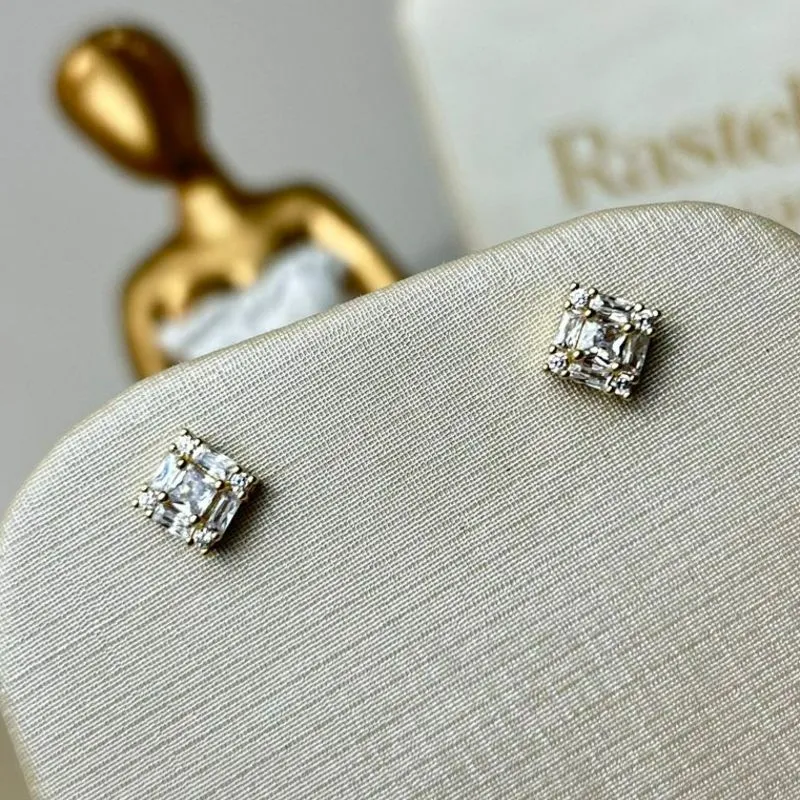 Brinco Mini Cravejado