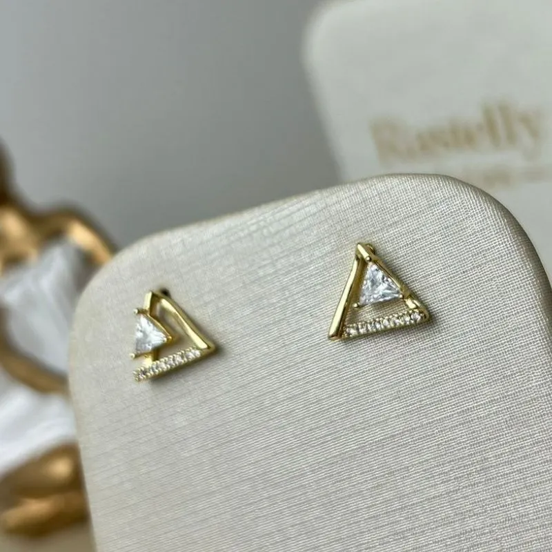 Brinco Triangulo c/ Zircônia