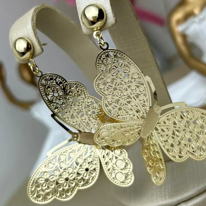 Brinco Borboleta com Flor Banhada a Ouro